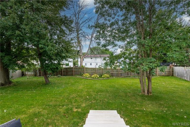 87 Azure Pine Court, Amherst, NY 14228