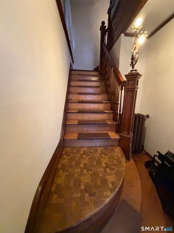 35 Burton Street, Hartford, CT 06112