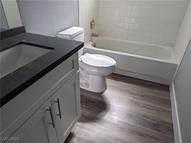 6804 ELM CREEK Drive 204, Las Vegas, NV 89108