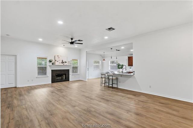 5310 Draycott Court, Bryan, TX 77802
