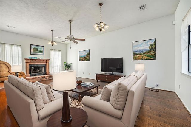 329 Burwell Road, Highlands, TX 77562