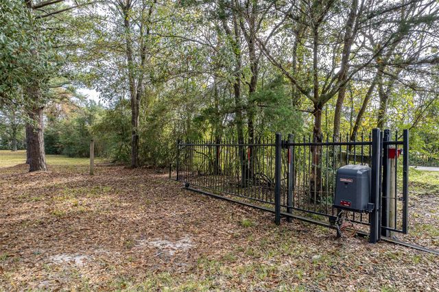 329 Burwell Road, Highlands, TX 77562