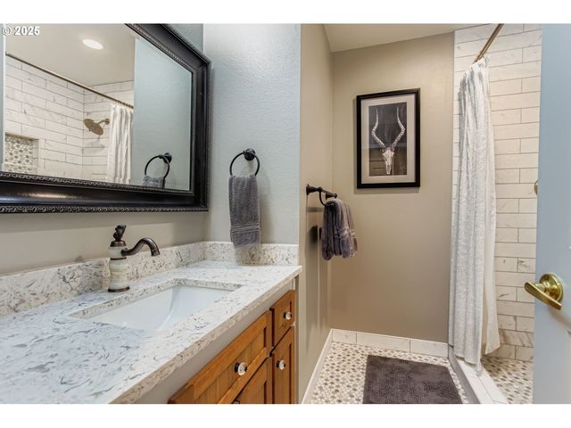 1702 Nw GREGORY Dr, Vancouver, WA 98665