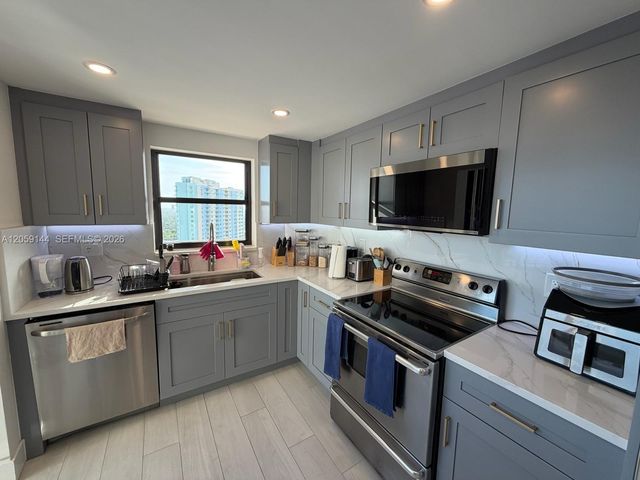 2333 Brickell Ave 2512, Miami, FL 33129