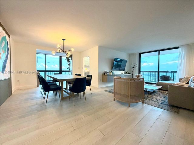 2333 Brickell Ave 2512, Miami, FL 33129
