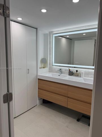 2333 Brickell Ave 2512, Miami, FL 33129