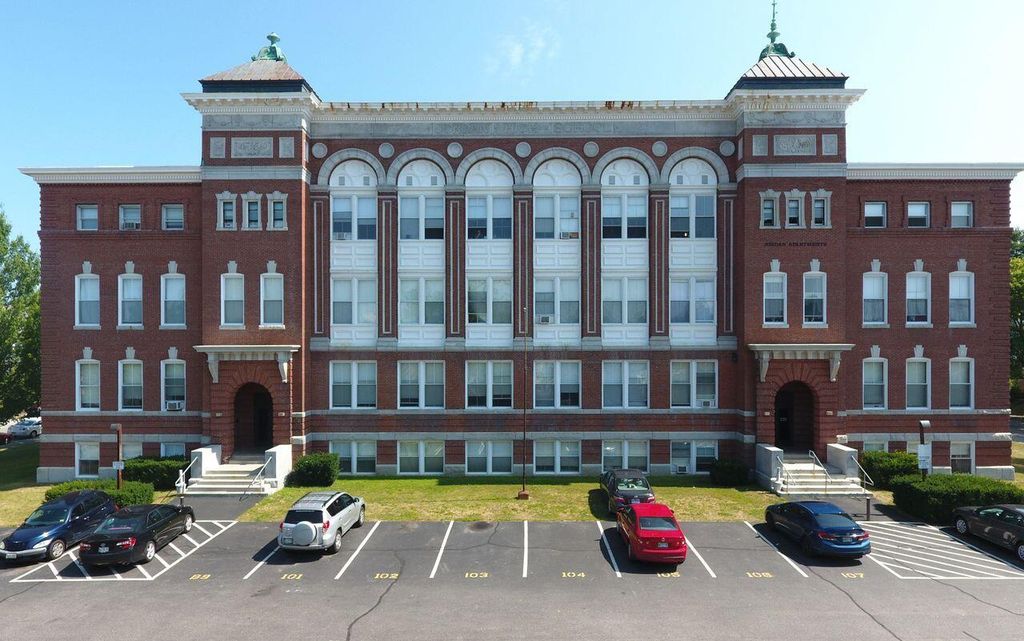 19 Wood Street, Lewiston, ME 04240 — exterior