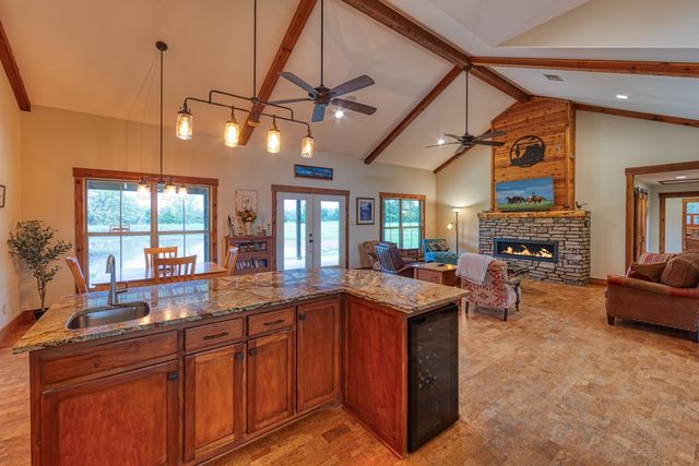 575 County Road 1264, Whitesboro, TX 76273