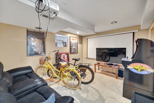 7139 S KEDZIE Avenue, Chicago, IL 60629