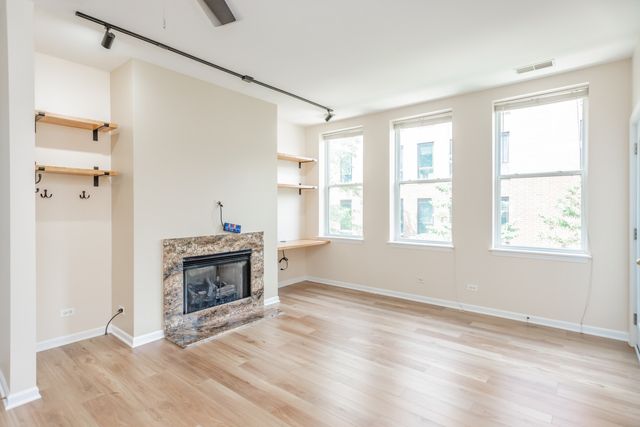 1205 N Orleans Avenue 203, Chicago, IL 60610