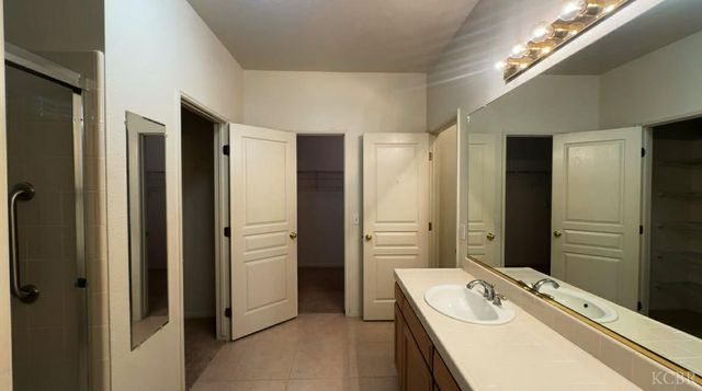 1770 Rio Hondo Court, Hanford, CA 93230