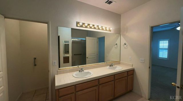 1770 Rio Hondo Court, Hanford, CA 93230