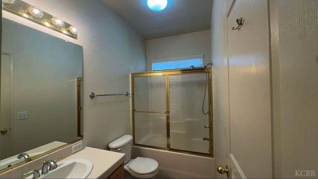 1770 Rio Hondo Court, Hanford, CA 93230