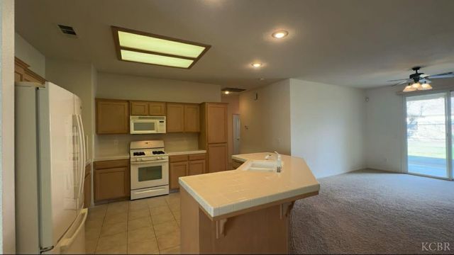 1770 Rio Hondo Court, Hanford, CA 93230