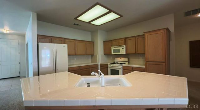 1770 Rio Hondo Court, Hanford, CA 93230