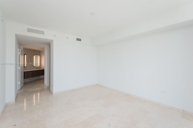 68 SE 6 Street 2112, Miami, FL 33131