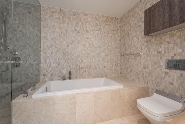 68 SE 6 Street 2112, Miami, FL 33131