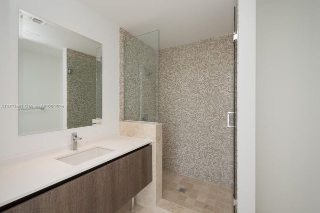 68 SE 6 Street 2112, Miami, FL 33131