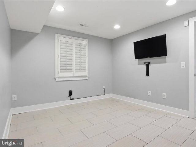 1119 STAPLES ST NE, Washington, DC 20002