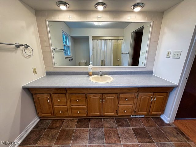 16899 Ridgeview Drive, East Liverpool, OH 43920