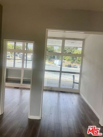 3704 Foothill Boulevard, Glendale, CA 91214