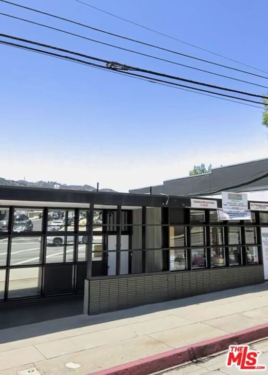 3704 Foothill Boulevard, Glendale, CA 91214
