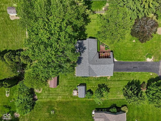 1092 S Quail Court, New Palestine, IN 46163