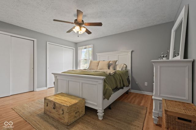 1092 S Quail Court, New Palestine, IN 46163
