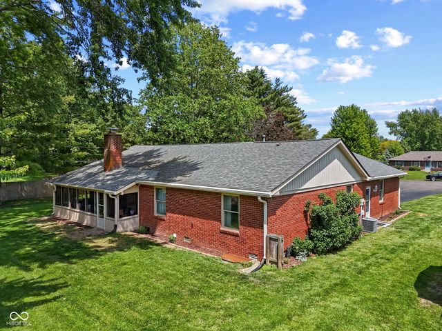 1092 S Quail Court, New Palestine, IN 46163