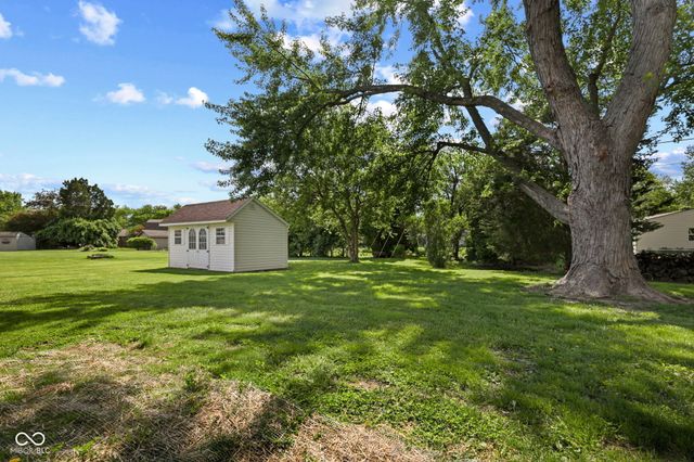 1092 S Quail Court, New Palestine, IN 46163