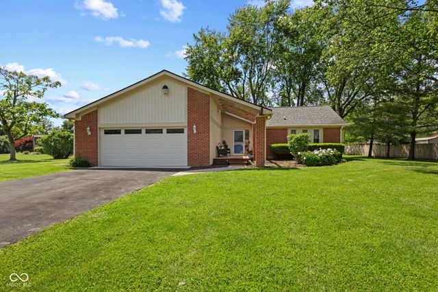 1092 S Quail Court, New Palestine, IN 46163