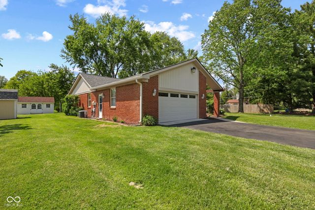 1092 S Quail Court, New Palestine, IN 46163
