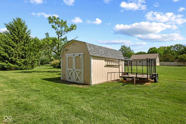 1092 S Quail Court, New Palestine, IN 46163