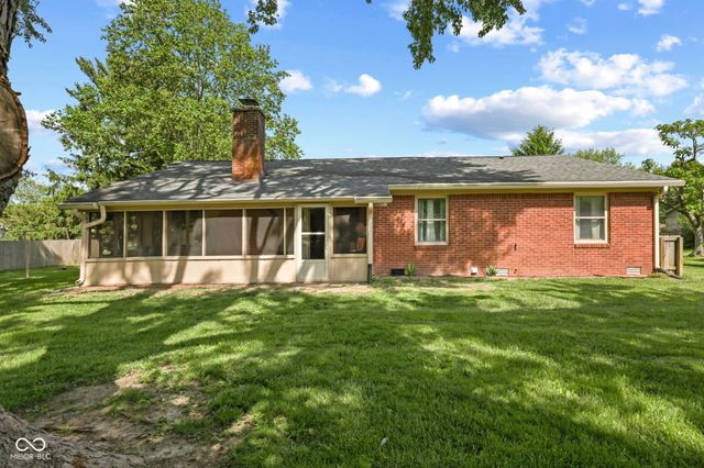 1092 S Quail Court, New Palestine, IN 46163