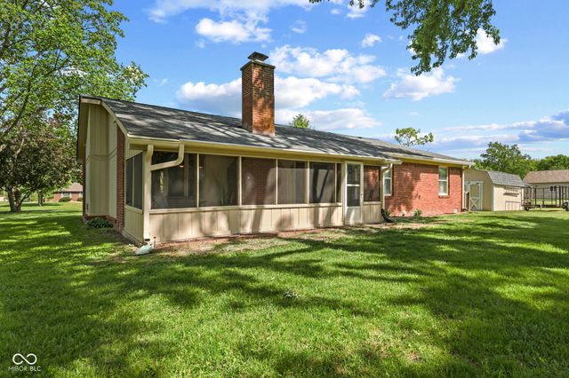 1092 S Quail Court, New Palestine, IN 46163