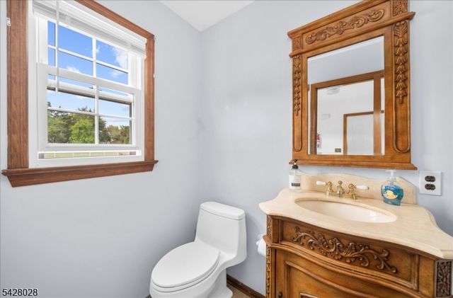 18 Weavers Ln, Readington Twp., NJ 08889