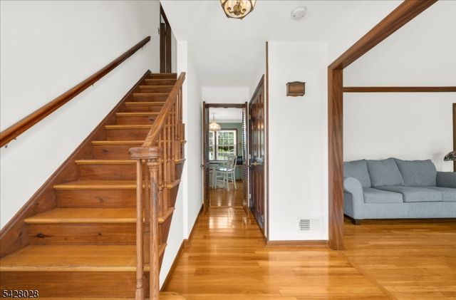 18 Weavers Ln, Readington Twp., NJ 08889