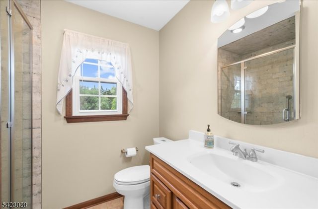 18 Weavers Ln, Readington Twp., NJ 08889