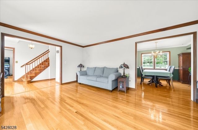 18 Weavers Ln, Readington Twp., NJ 08889