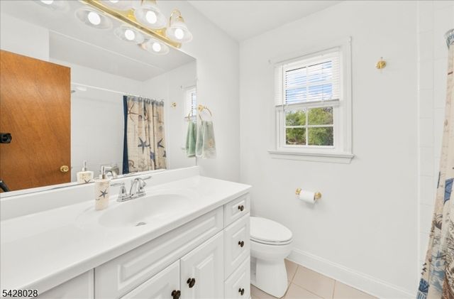 18 Weavers Ln, Readington Twp., NJ 08889
