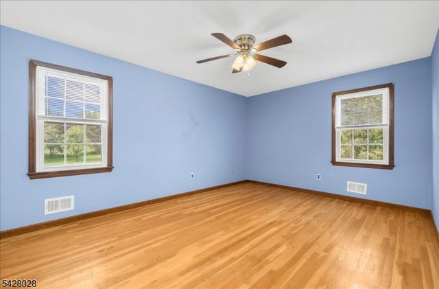 18 Weavers Ln, Readington Twp., NJ 08889