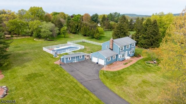 18 Weavers Ln, Readington Twp., NJ 08889
