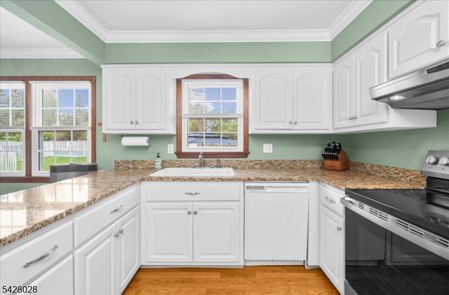 18 Weavers Ln, Readington Twp., NJ 08889