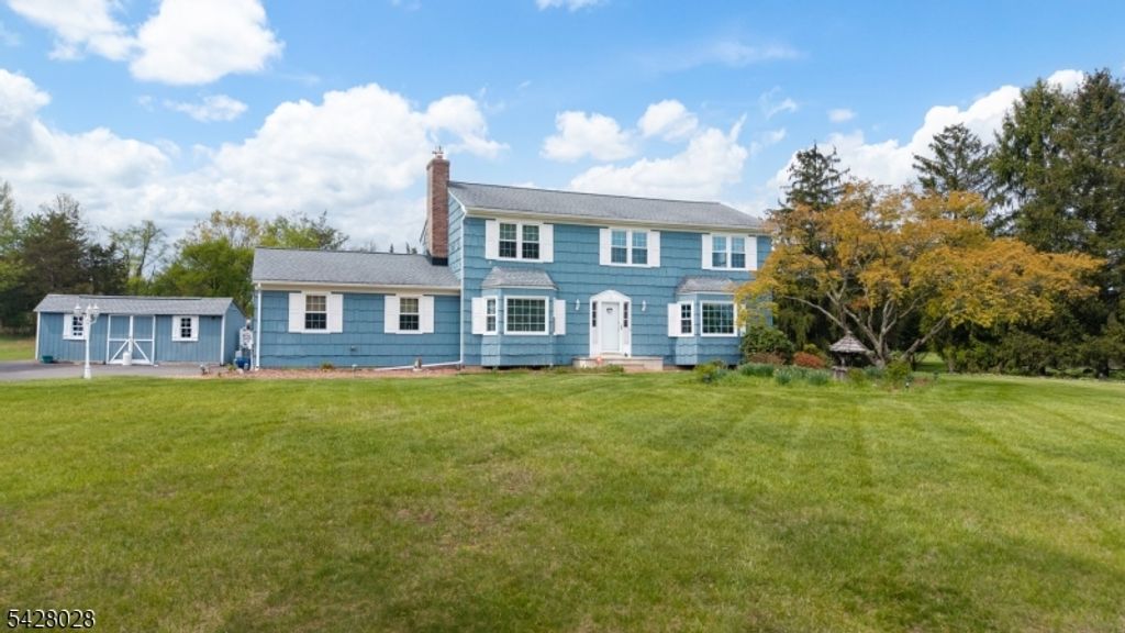 18 Weavers Ln, Readington Twp., NJ 08889