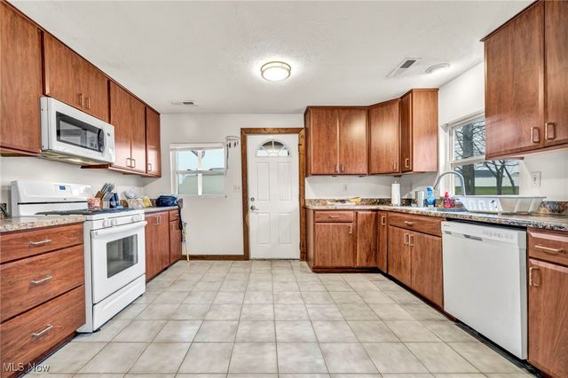 5699 Eastlake Road, Medina, OH 44215