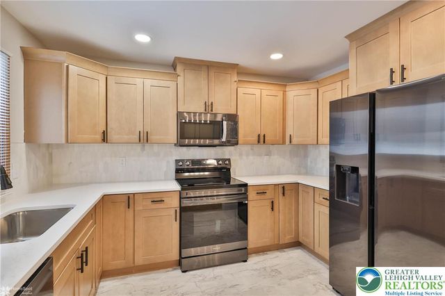 7718 Sweetwood Drive, Lower Macungie Twp, PA 18062