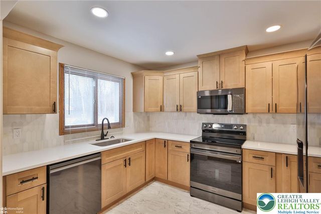 7718 Sweetwood Drive, Lower Macungie Twp, PA 18062