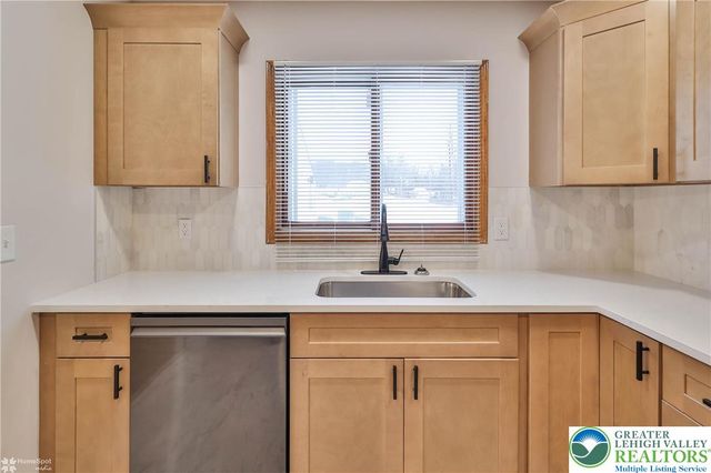 7718 Sweetwood Drive, Lower Macungie Twp, PA 18062