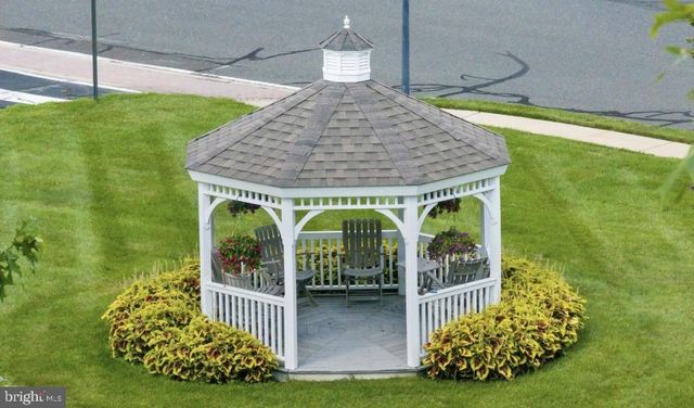 71 BURHOLME DR, Hamilton, NJ 08691