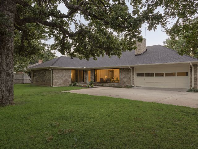 110 Oakmont Drive, Trophy Club, TX 76262